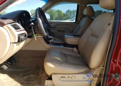 2013 Cadillac Escalade Luxury z USA, uszkodzony, nr VIN 1GYS3BEF2DR347320